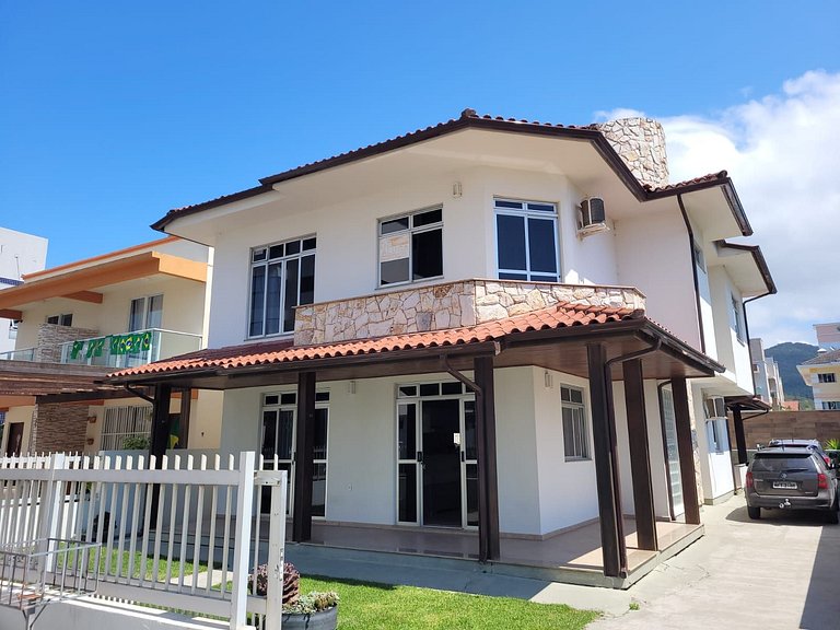 Casa Master com Piscina em Gov Celso Ramos