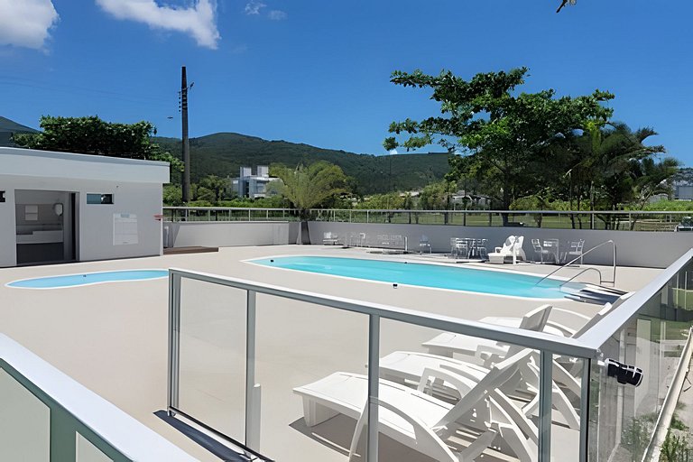 Apto Corsário com Piscina á 100m Praia Palmas/SC