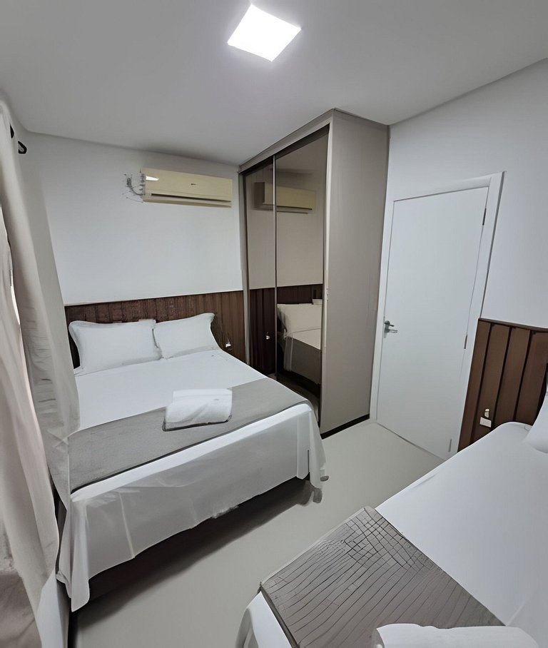 Apto Corsário com Piscina á 100m Praia Palmas/SC