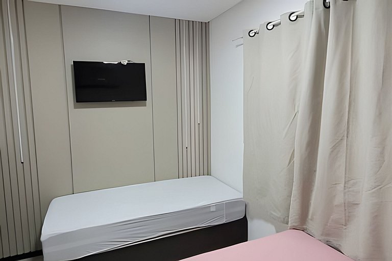 Apto Corsário com Piscina á 100m Praia Palmas/SC