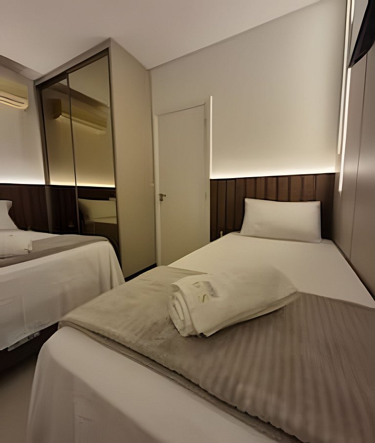 Apto Corsário com Piscina á 100m Praia Palmas/SC